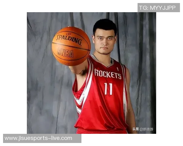 姚明在单机游戏中展现篮球技巧与幽默风采的精彩瞬间