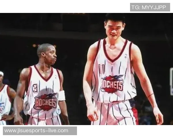 姚明新秀报告：从篮球场到NBA的传奇之路与未来展望