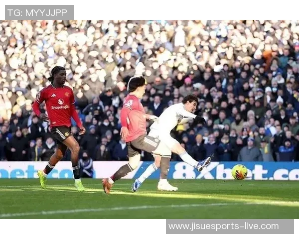 英超激战曼联与皇马战成平局争议判罚引发全场热议