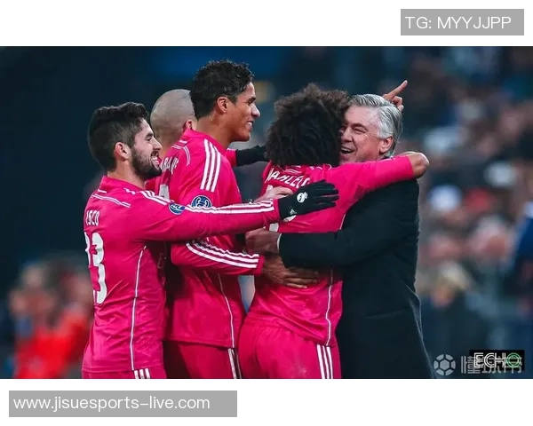 国王杯精彩对决：那不勒斯与拜仁战成平局乌龙球成比赛转折点