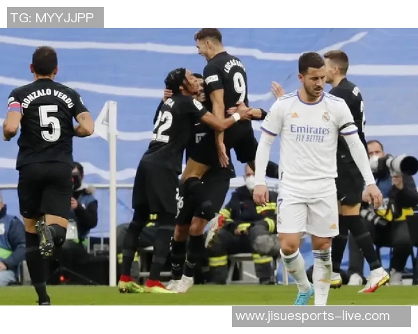 德甲焦点战AC米兰与拜仁激战成和逆转瞬间点燃全场激情 德甲焦点战AC米兰与拜仁激战成和逆转瞬间点燃全场激情