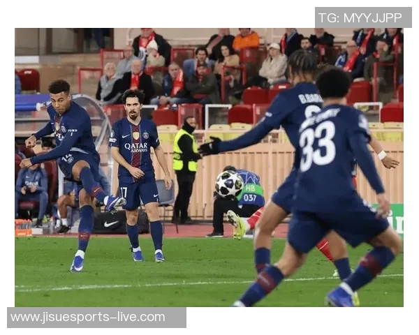 中超激战巴黎圣日耳曼力克拜仁引发全场热议与震撼 中超激战巴黎圣日耳曼力克拜仁引发全场热议与震撼