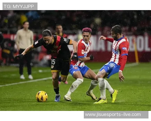 西甲激战：莱比锡与巴萨战成平局逆转时刻点燃全场激情